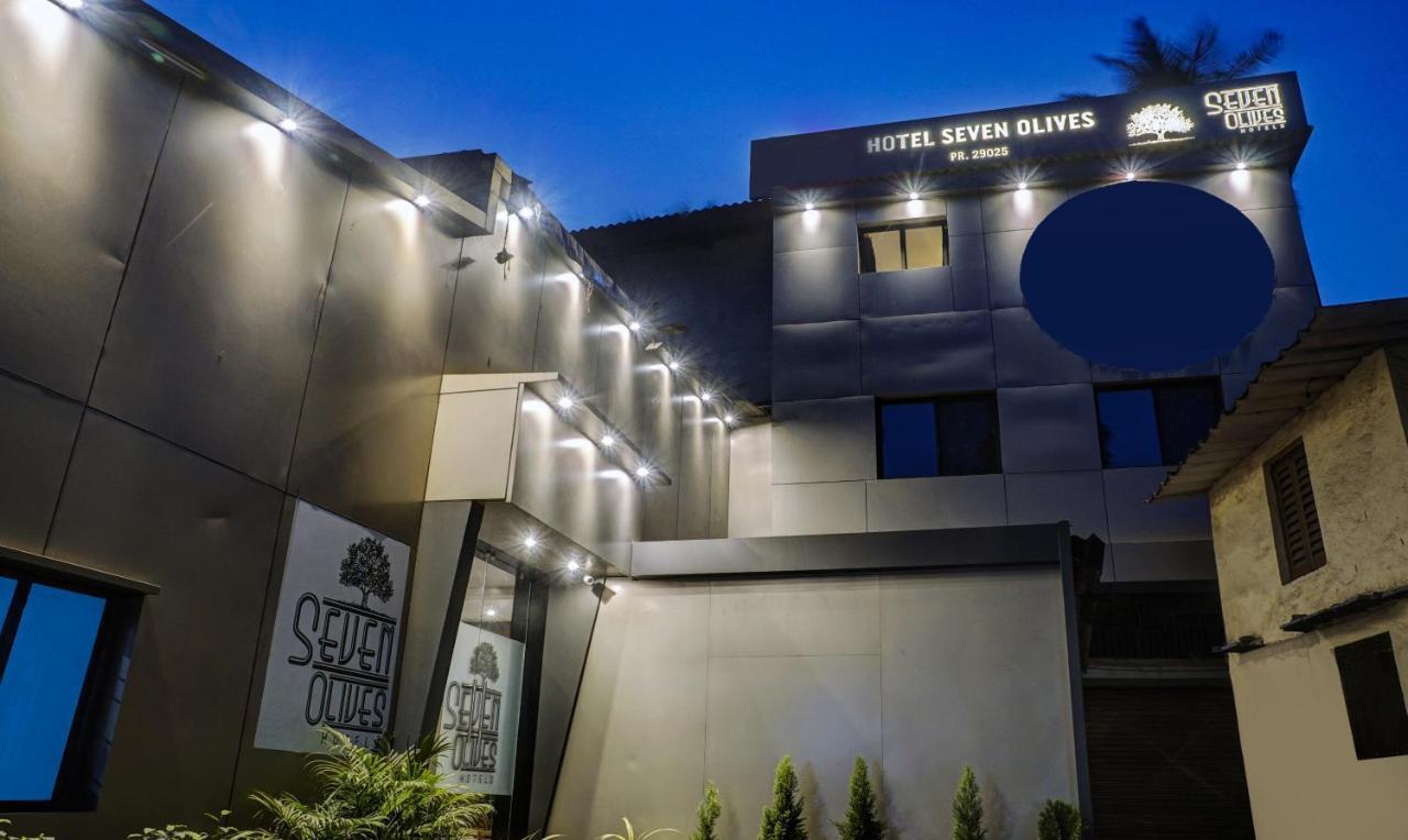 Treebo Trip Seven Olives Andheri Bombay Exterior foto