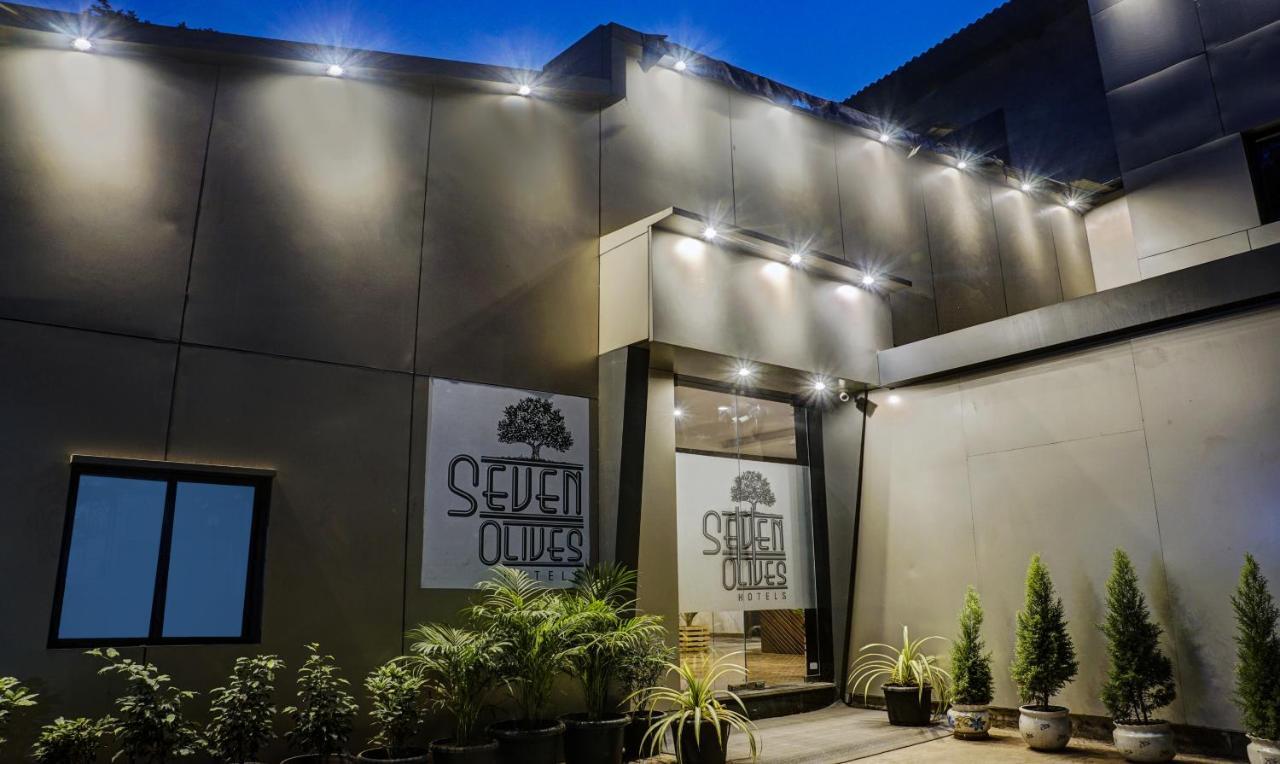 Treebo Trip Seven Olives Andheri Bombay Exterior foto